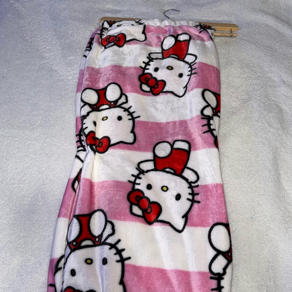 HELLO KITTY BLANKET